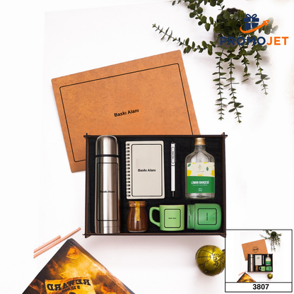 Kişiye Özel Ahşap Kutulu Hediye Seti - 550 ml Çelik Termos, Türk Kahvesi & Ahşap Kapaklı Defter Seti