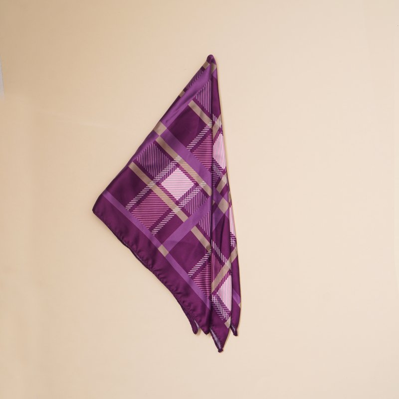 Kadın Fular | 44 × 44 cm Özel Tasarım USD Basksıız