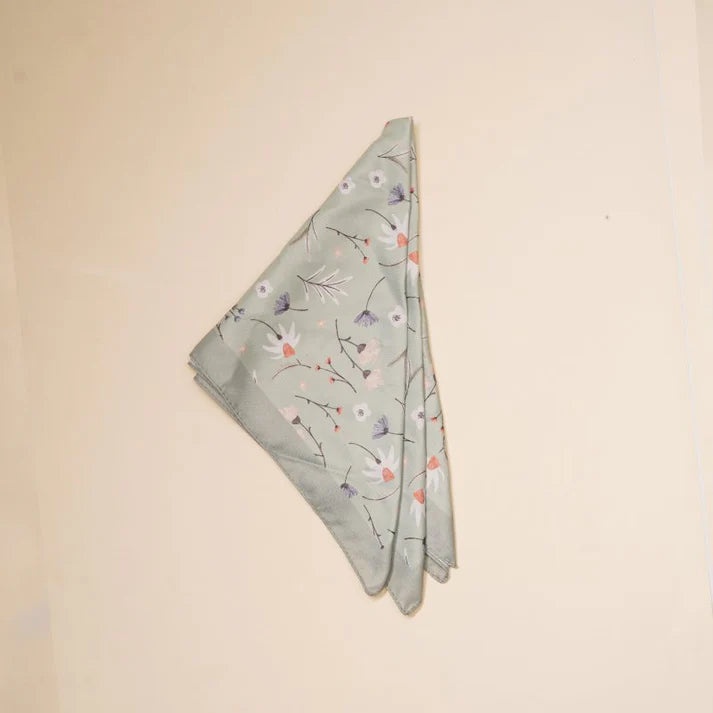 🧣 Kadın Fular – 44 × 44 cm Özel Tasarım (8 Mart Özel) 😊