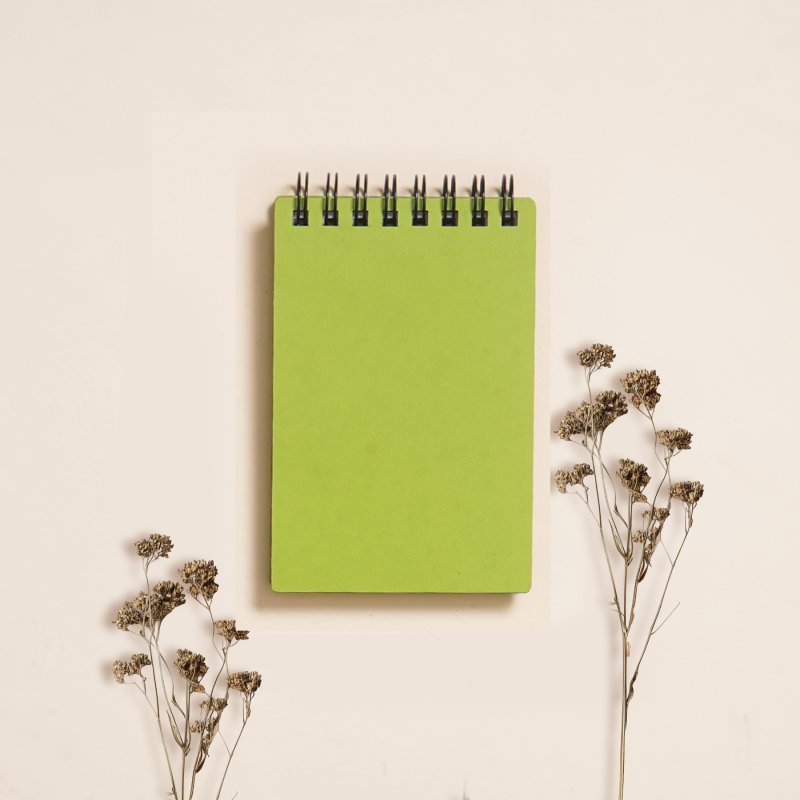 7,5 × 11 cm Ahşap Kapaklı Not Defteri